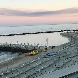 moderno-appartamento-al-centro.hotelitalianriviera.com/